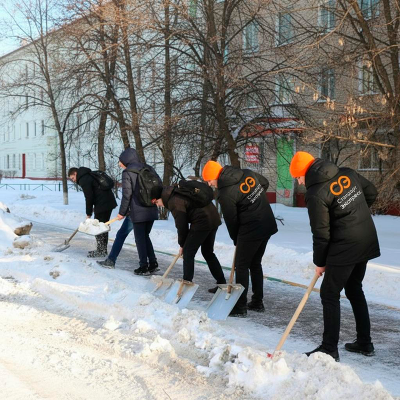 Уборка снега с крыш и территорий в Новоалтайске